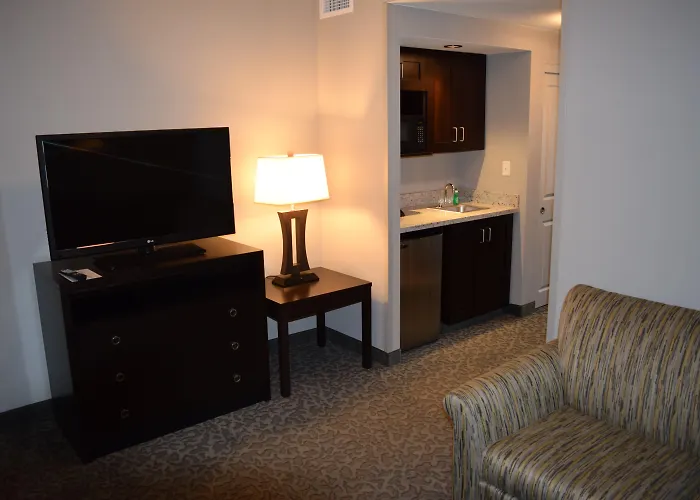 Holiday Inn And Suites East Peoria By Ihg