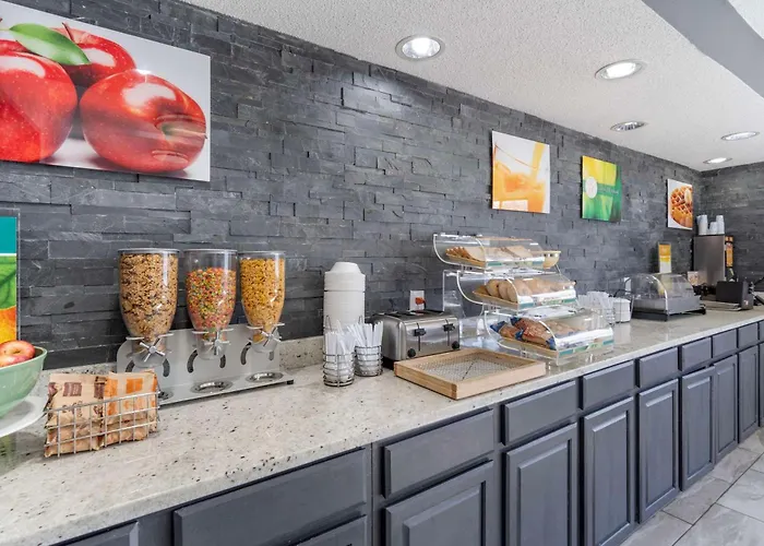Quality Inn & Suites Bloomington University Area
