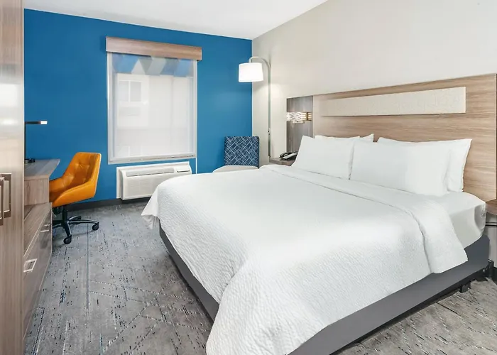 Holiday Inn Express Hotel & Suites Bloomington-Normal University Area By Ihg